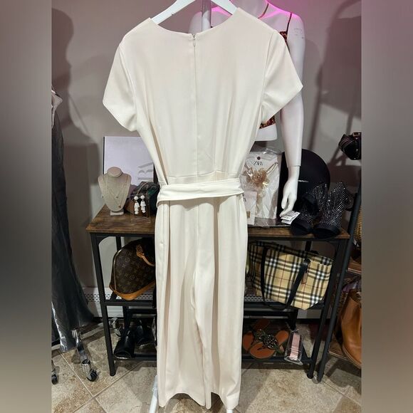 Club Monaco Women's Short Sleeve Zip Neck Beige Cream Polyester Jumpsuit EUC - Picture 7 of 9
